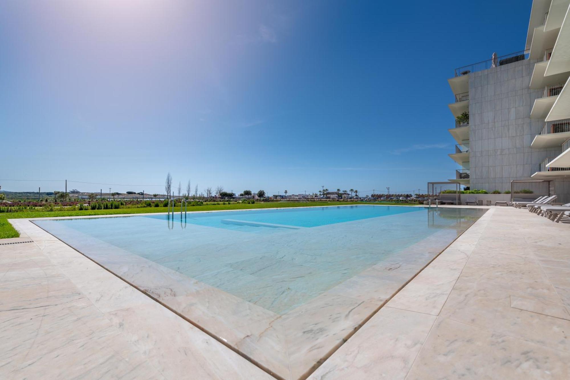Bayline Condominium - Heated Indoor Swimming Pool - Spa - By Bedzy Armação de Pêra 외부 사진